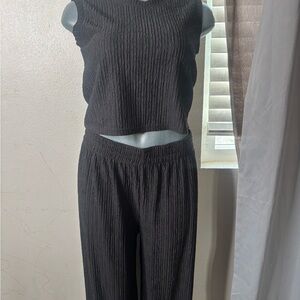 Black Sleeveless Top and Pants Set está nuevo sin etiqueta perfecto